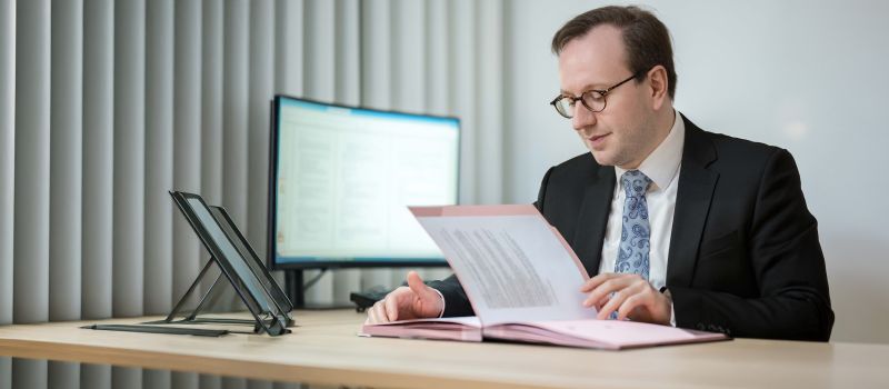 Dr. Andreas Hitzel, LL.M (Cambridge) im Notariat Frankfurt