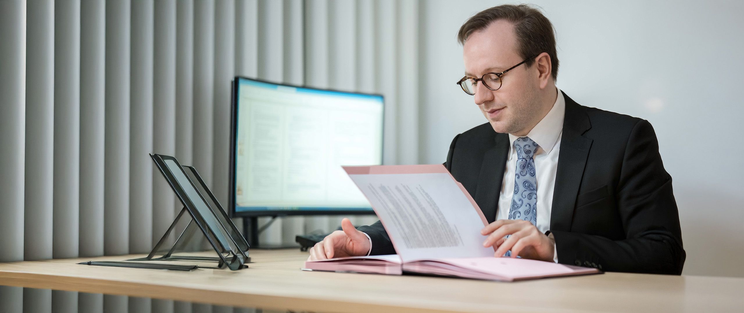 Dr. Andreas Hitzel, LL.M (Cambridge) im Notariat Frankfurt